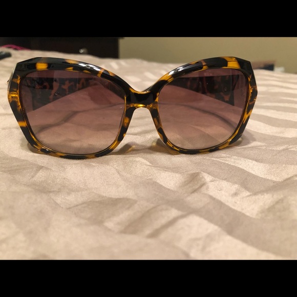 Accessories - NWOT. Rhinestone accents. Tortoise color.